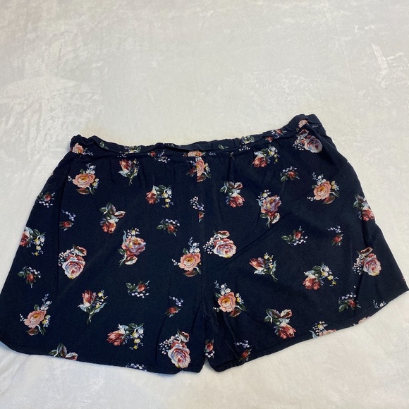 Navy Blue Floral Rayon Shorts 3X - Picture 2 of 6